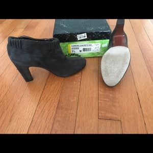 Sam Edelman grey suede booties size 7 1/2.
